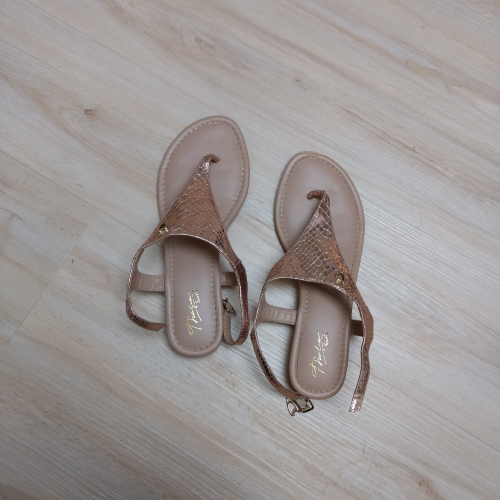 Thalia Sodi sandals